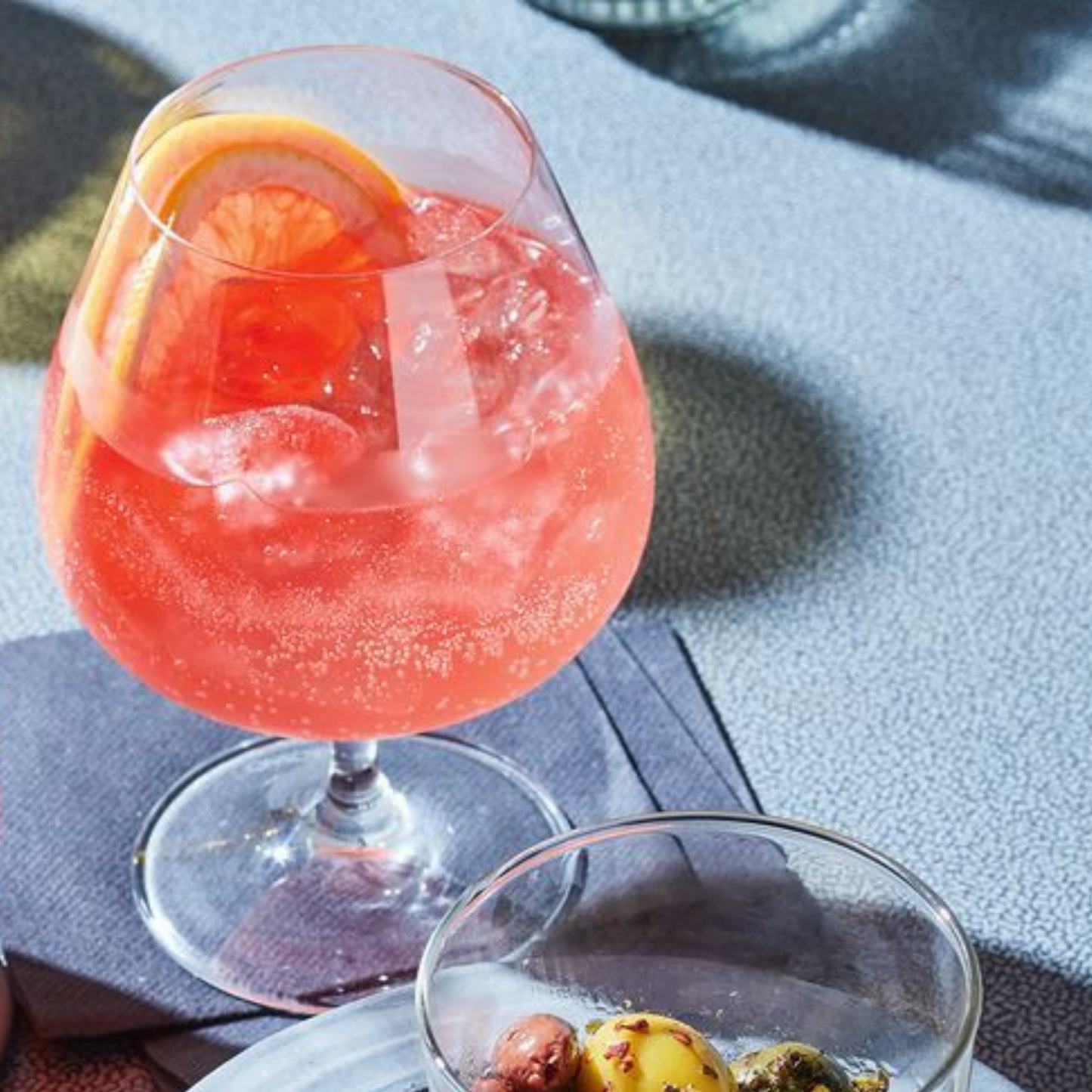 THE PINQUE ROSÉ GIN FIZZ